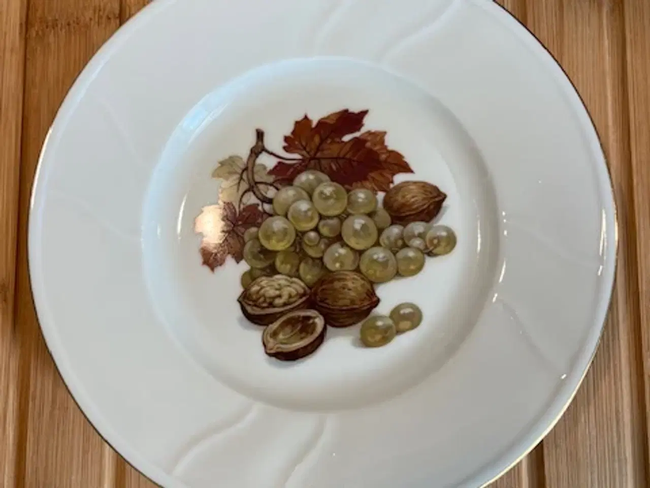 Billede 7 - 6 smukke vintagetallerkener -frugtmotiver+guldkant