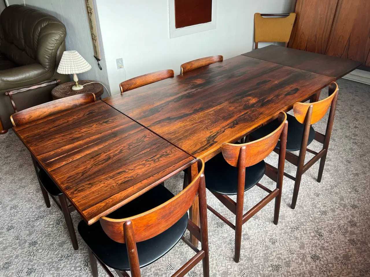 Billede 9 - Palisander spisebord med stole og skænk.