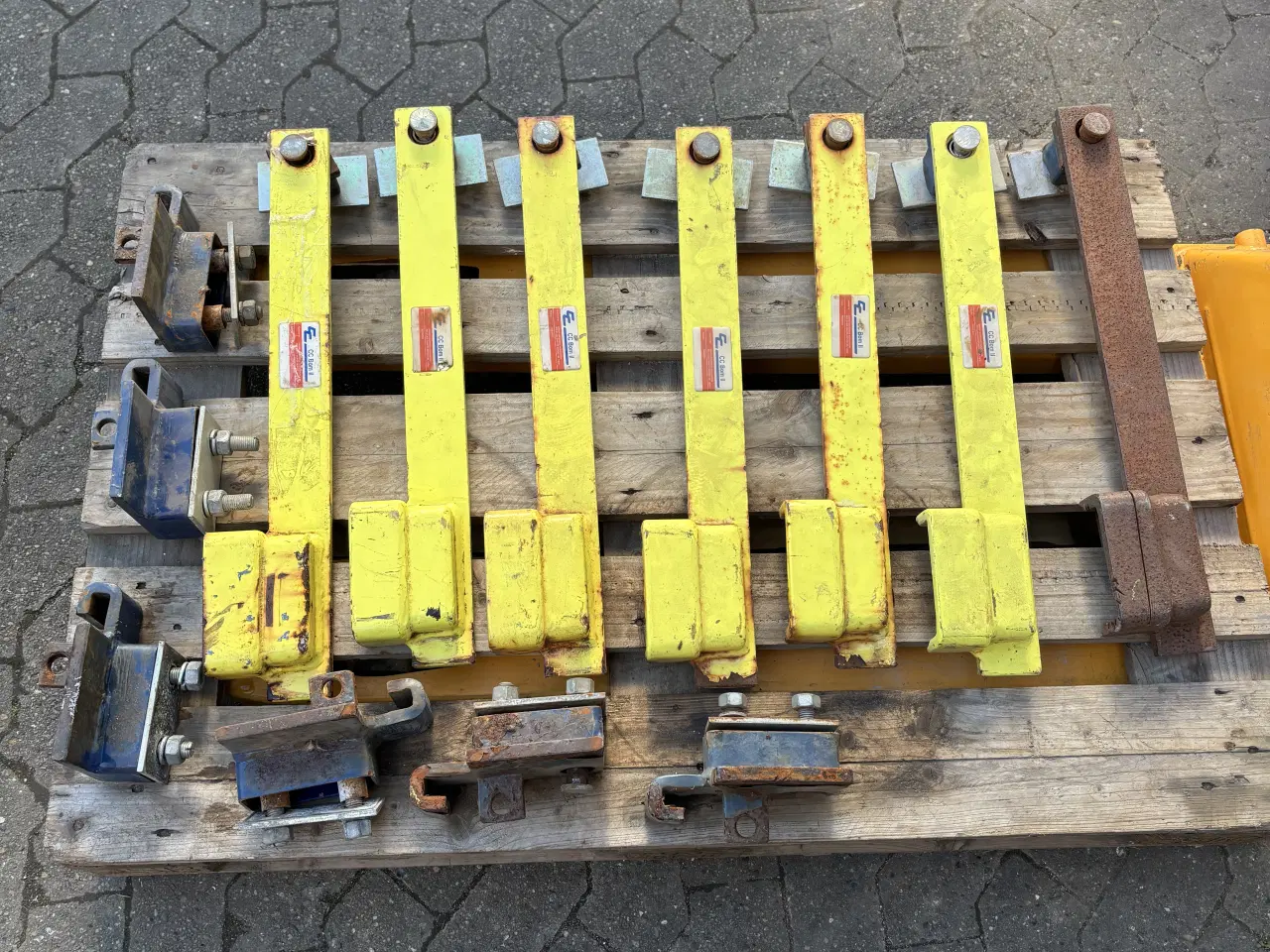 Billede 8 - Låsebomme til container - 7 stk = 2500 kr.