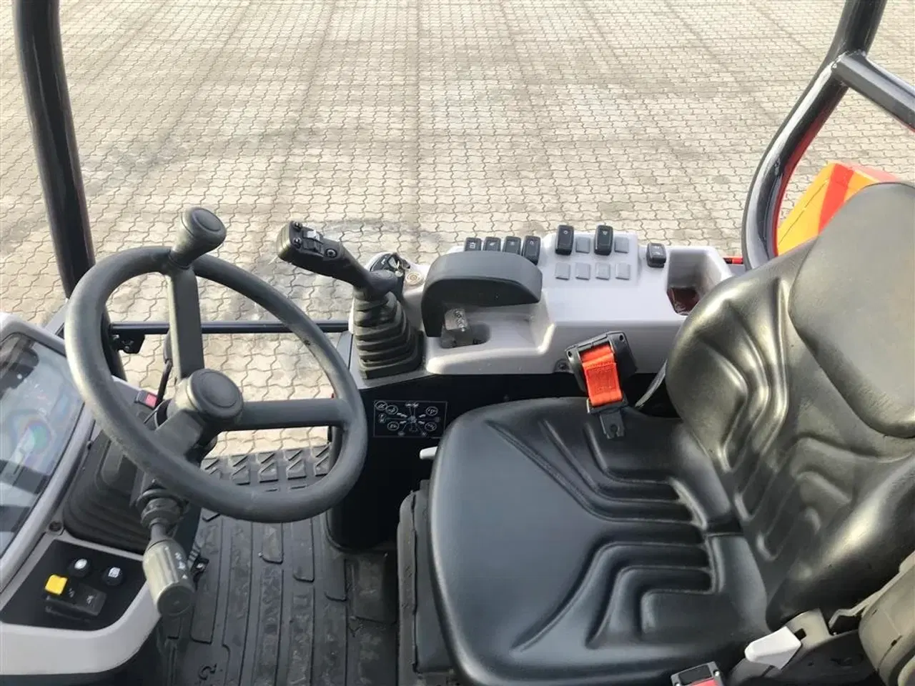 Billede 7 - Kubota R070 brugt maskine kun kørt 10 timer.