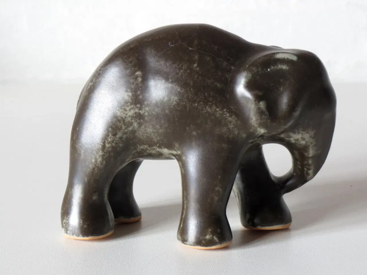 Billede 4 - Joghus elefant i mørk keramik 