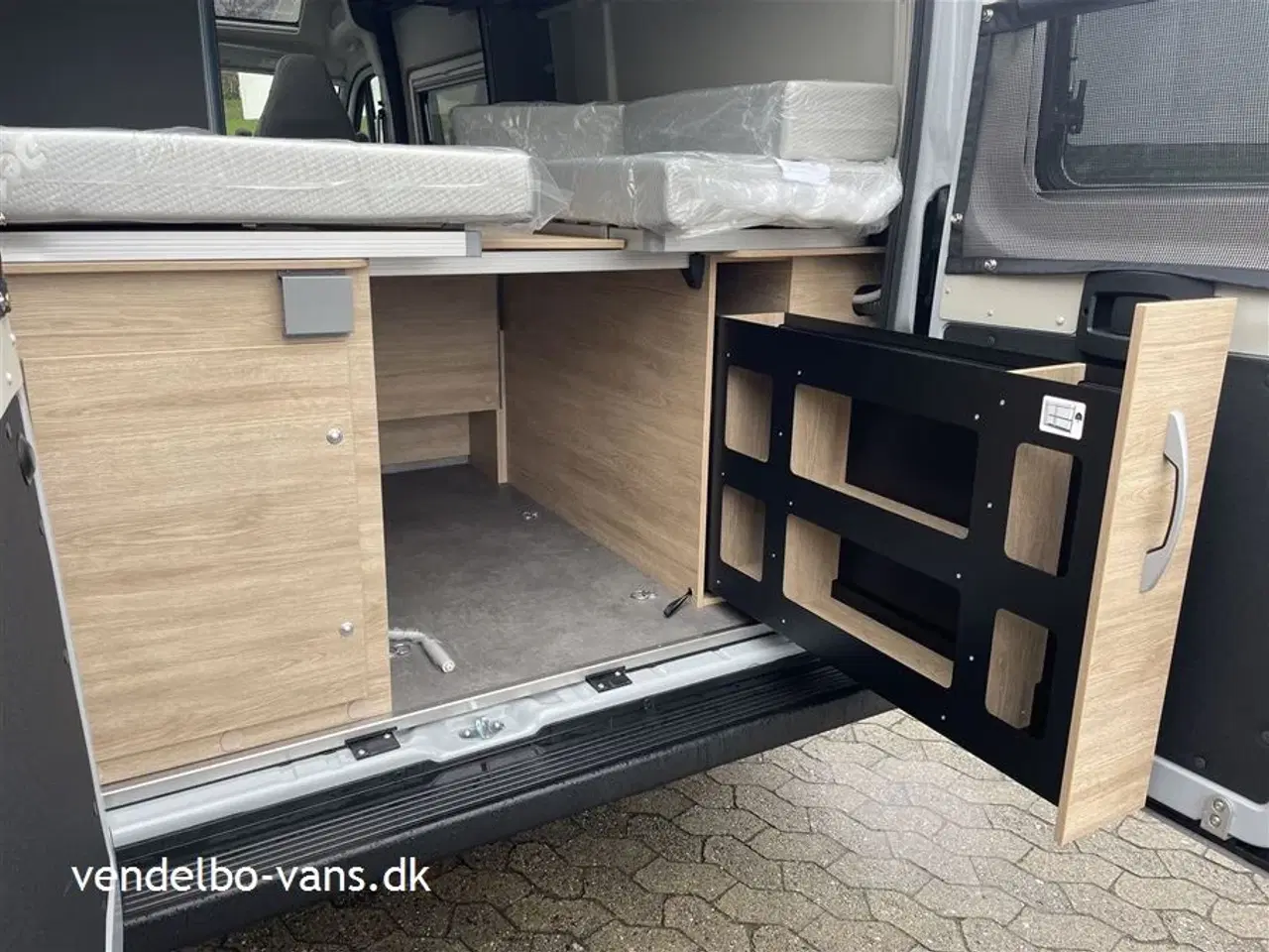 Billede 5 - 2024 - Dethleffs Globetrail CVD 600 ER Advantage   Korteste model med enkeltsenge - årets CamperVan 2024