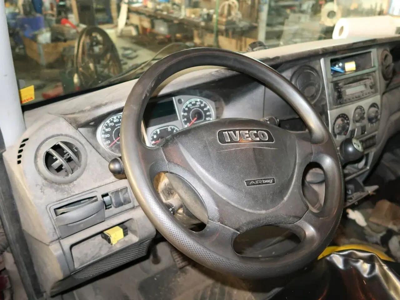 Billede 17 - Varebil IVECO 35s14av (15,6m3)eu4 (indhold bag i bilen medfølger ikke)
