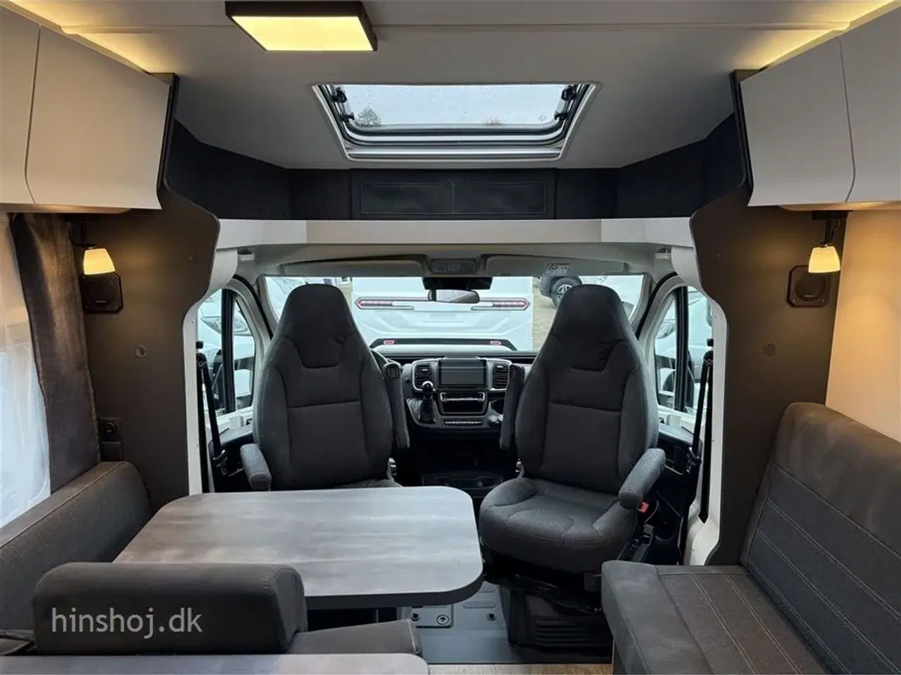 Billede 10 - 2026 - Hobby Maxia T 740 WE Aut.   Lækker Autocamper med lave enkelsenge og stort toiletrum med særskilt brusekabine fra Hinshøj Caravan.