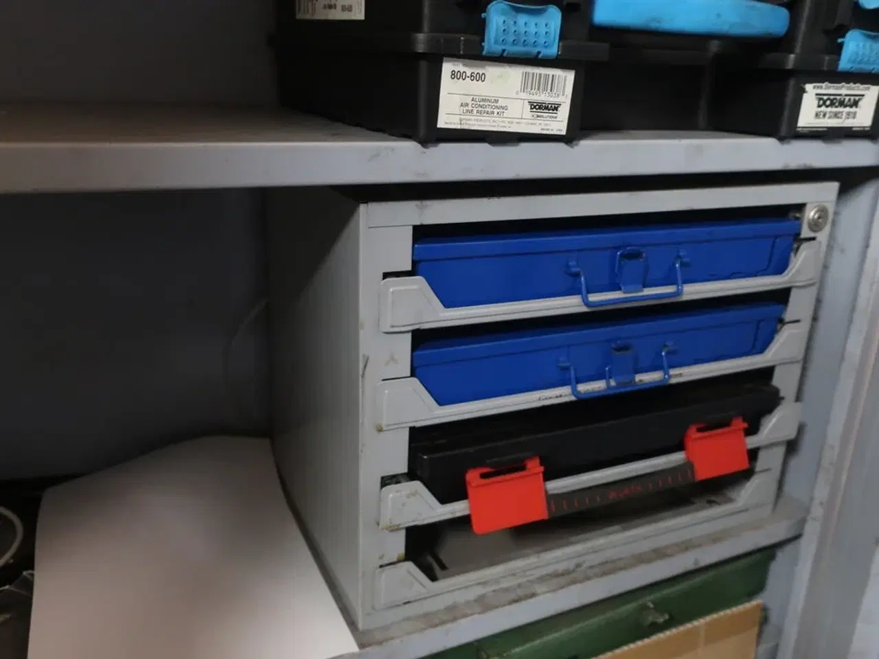 Billede 7 - Kemiskab med indhold