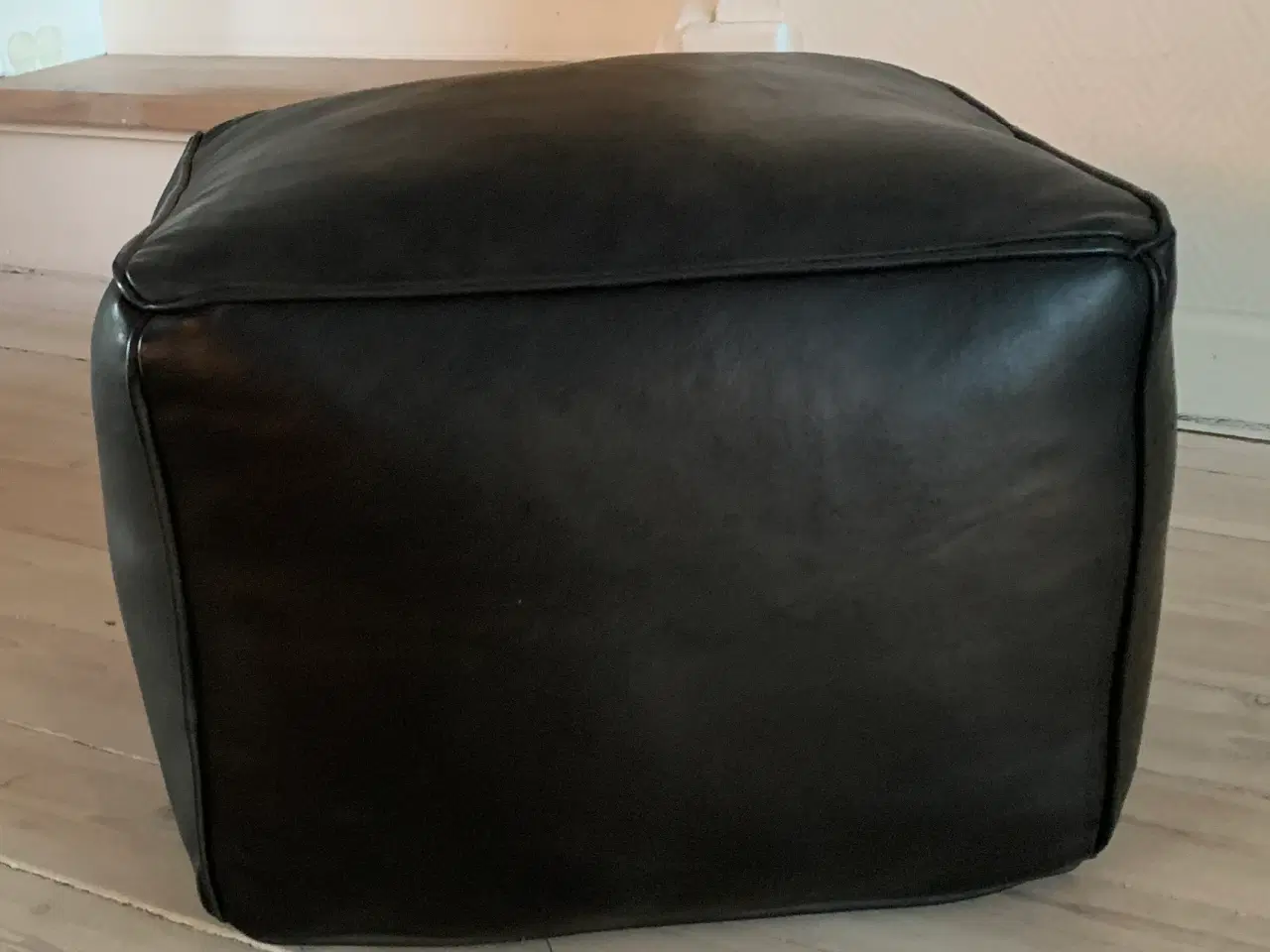 Billede 1 - Puf i sort kernelæder