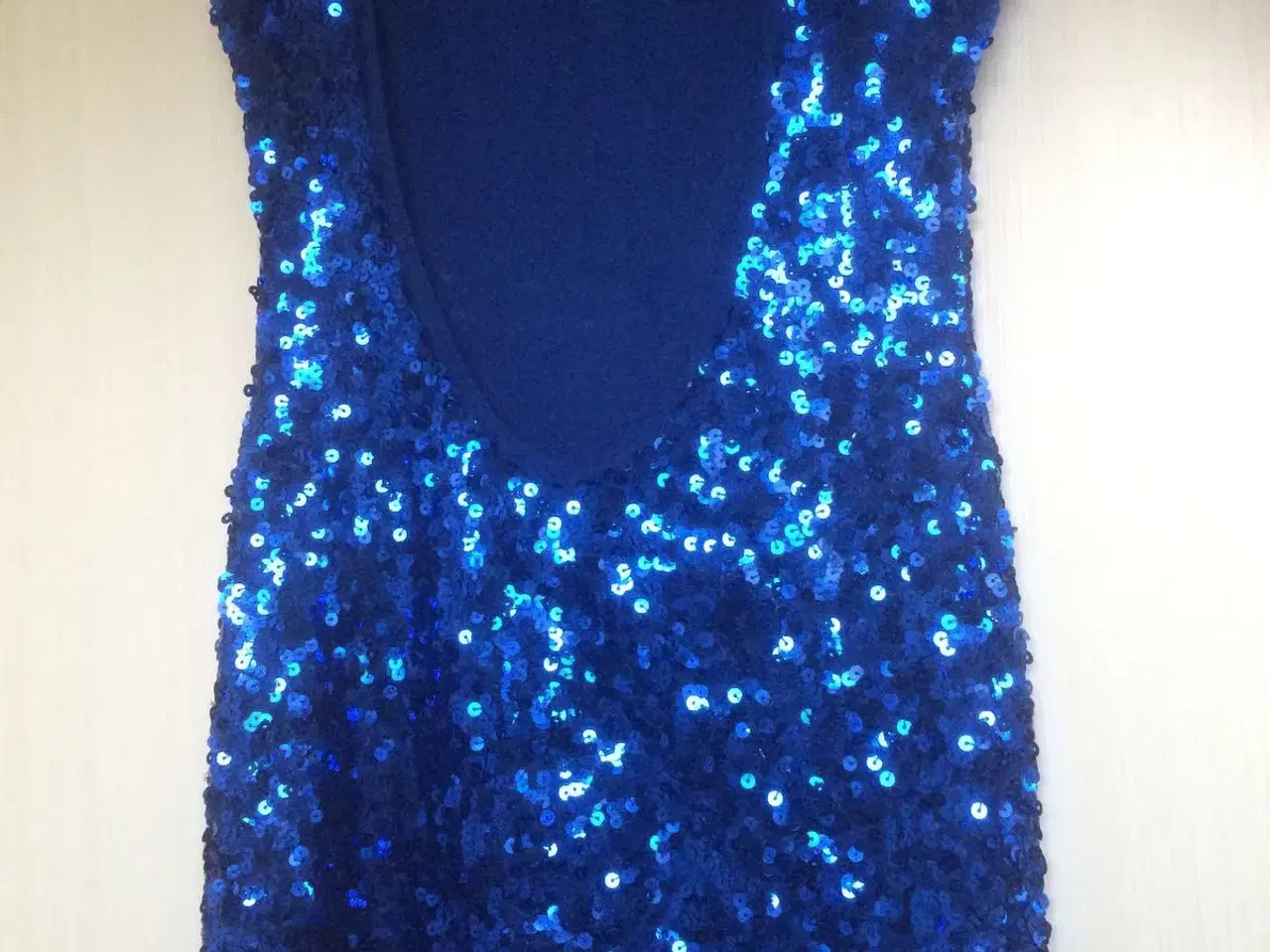 Billede 1 - Pæn blå kjole   Med glimmer