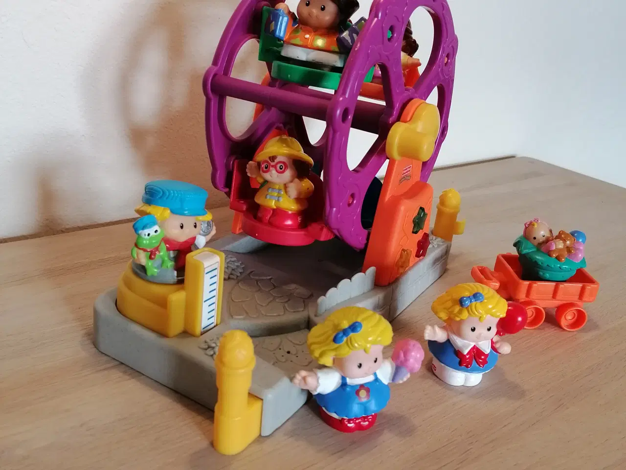 Billede 2 - Fischer price /little people karrusel m.m.