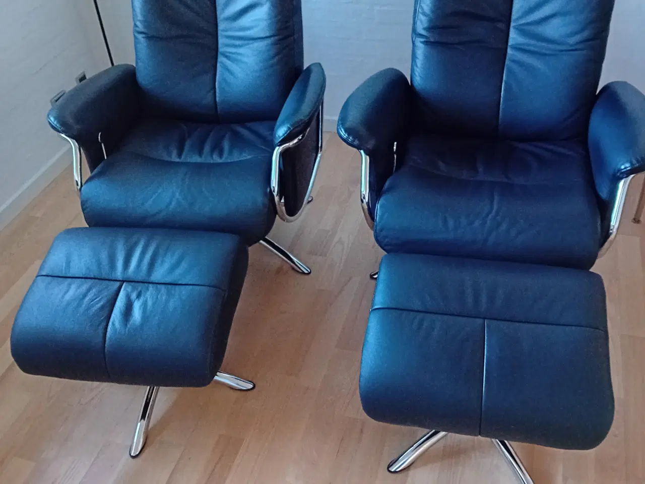 Billede 1 - 2 super lækker dreje og hvilestole med forskammel