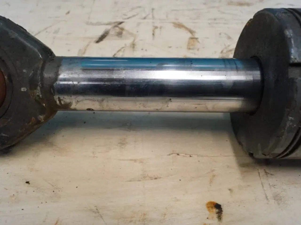 Billede 9 - Valtra T213 Frontlift Cylinder V37715600