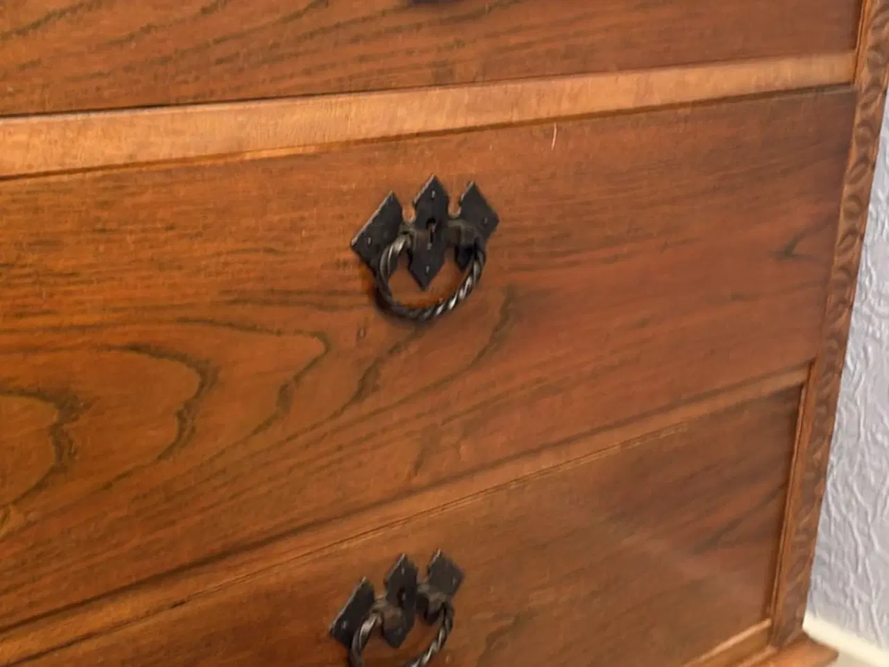 Billede 2 - Lille kommode med tre skuffer