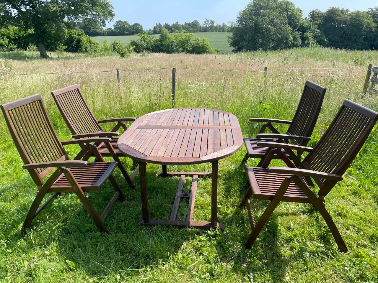 Billede 2 - Havebord og fire stole, teak