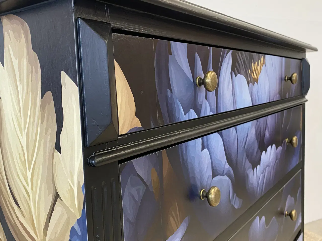 Billede 6 -  ⸻  ✨ Unik håndistandsat kommode – kun én af sin s