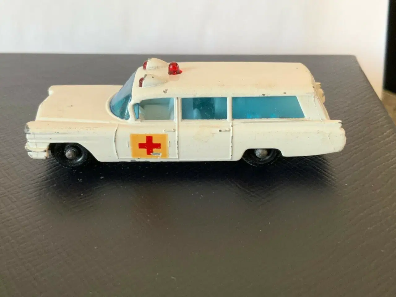 Billede 1 - Matchbox No. 54 S&S Cadillac Ambulance 