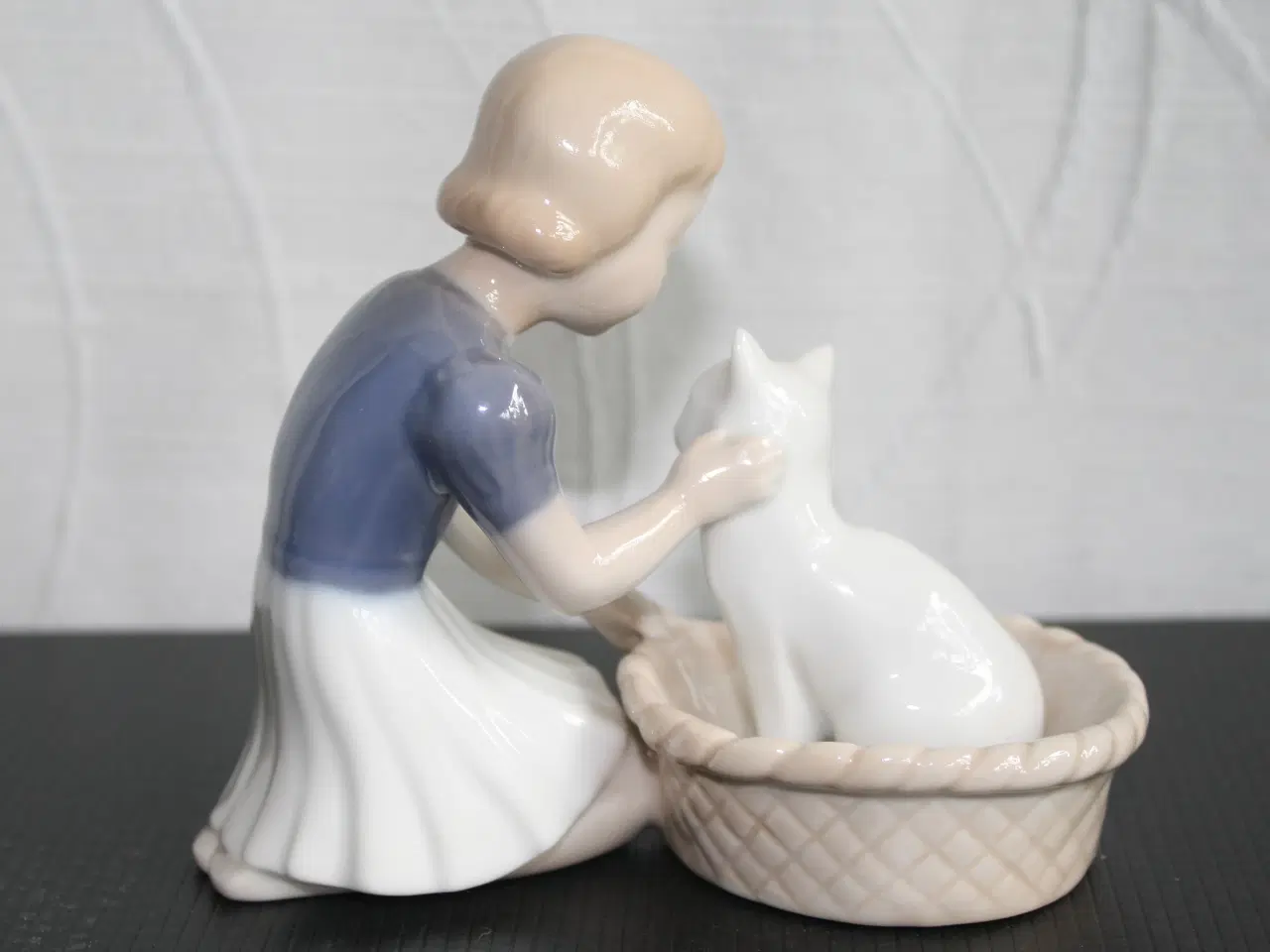 Billede 5 - Pige med kat, Figur fra Bing & Grøndahl