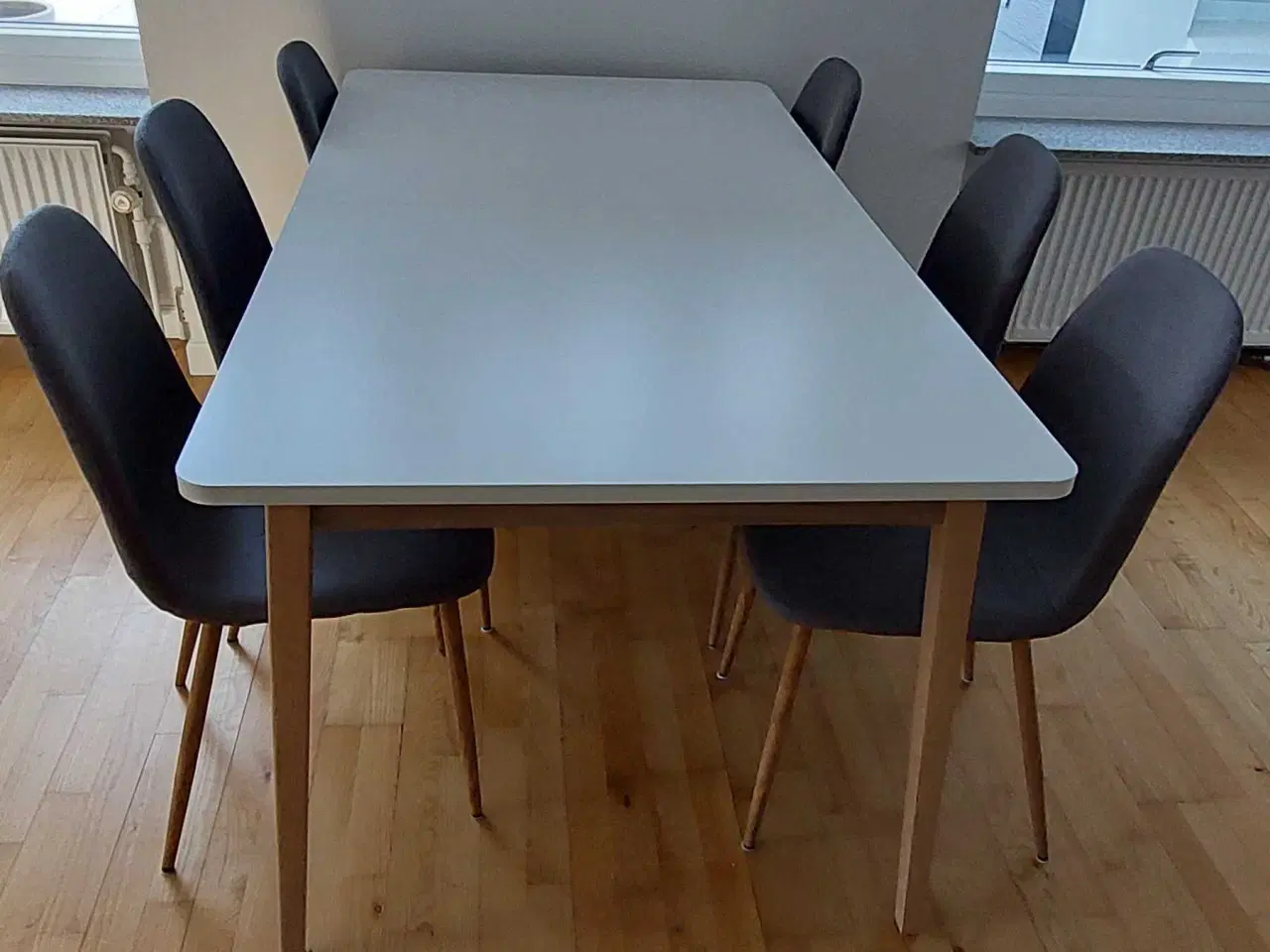 Billede 1 - Spisebordssæt med 6 stole