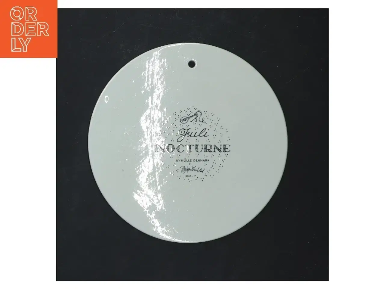 Billede 3 - Dekorativ porcelænskunst på vægplade fra Bjørn Wiinblad (str. Ø 15 cm)