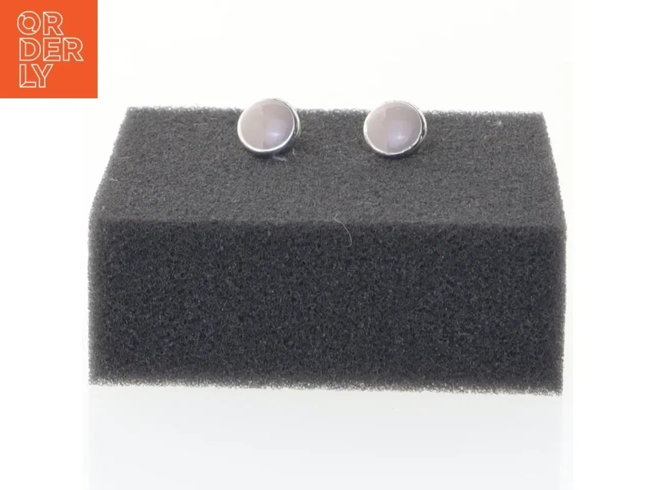 Billede 2 - Sølv øreringe med lyserød sten (str. Ø 0,5 cm)