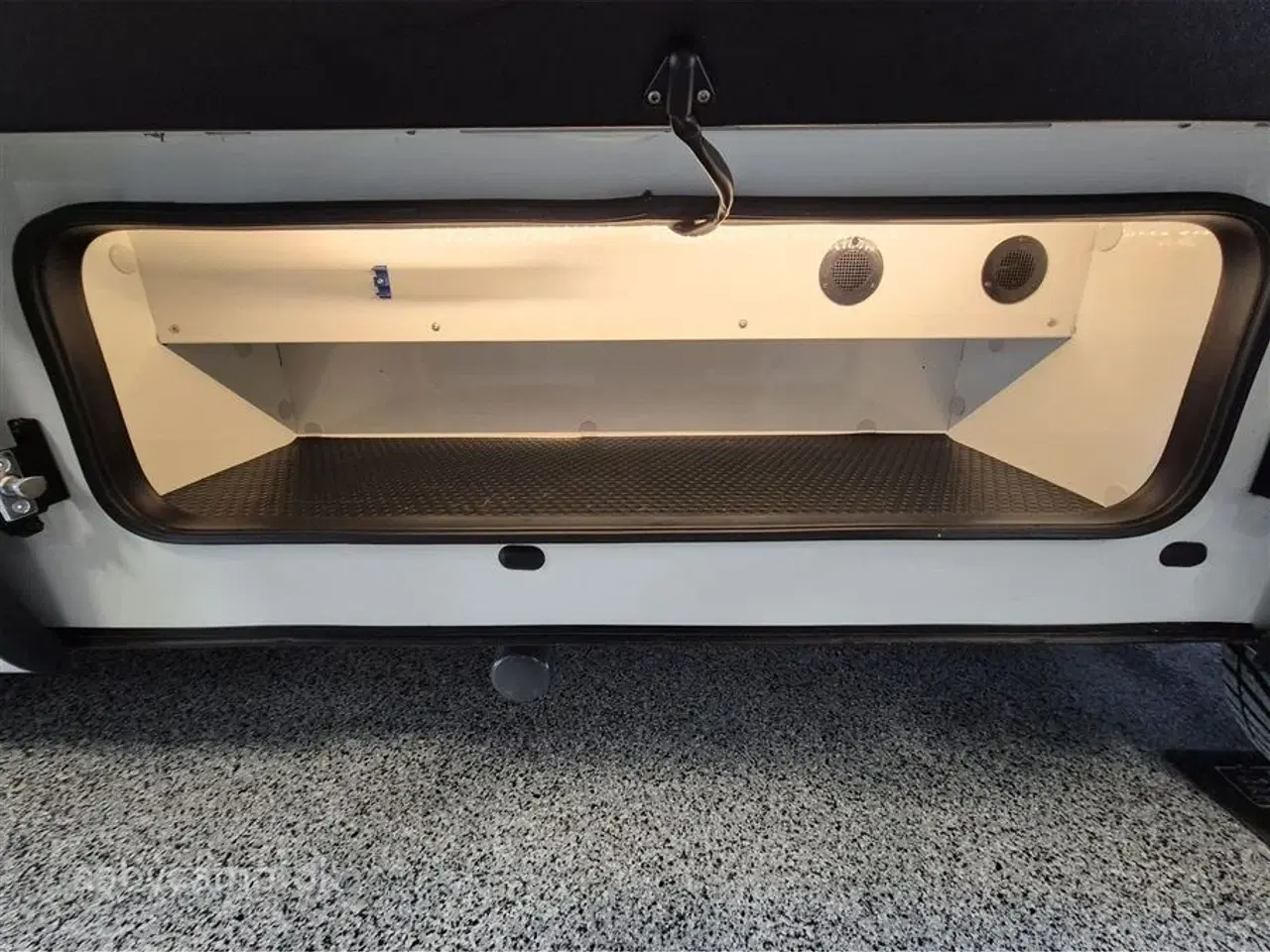 Billede 40 - 2025 - Niesmann+Bischoff Arto 78   solceller. 3x150 Ah lithium batterier. 3000w inverter. Elektrisk markise. Udv. gas/vand. Helårsdæk. 2x TV. Duo control. luft undervogn. Hydrauliske støtteben.