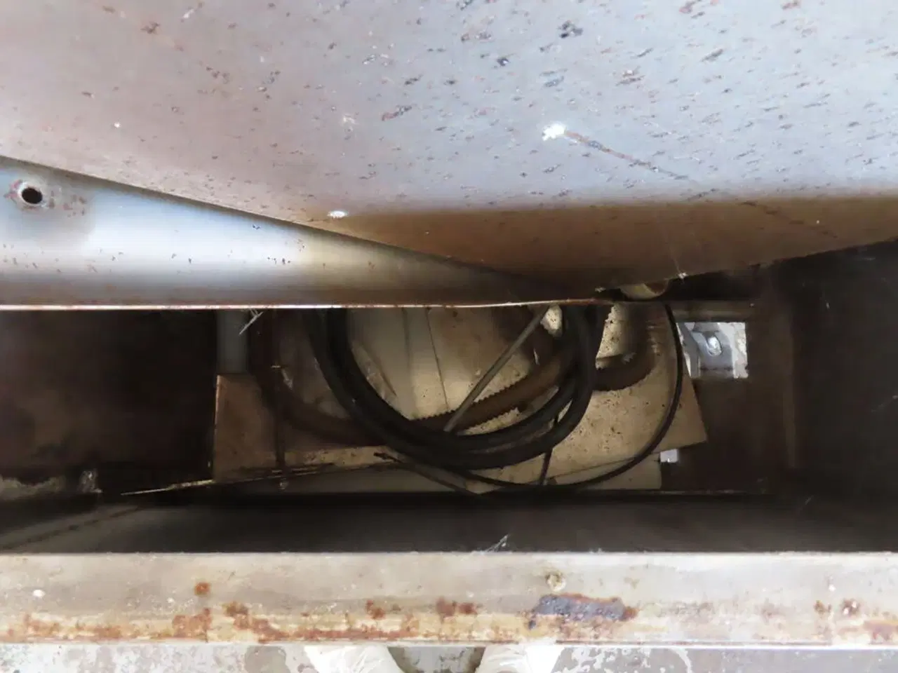 Billede 3 - Metal kasse på hjul med forskelligt indhold i stål og div.