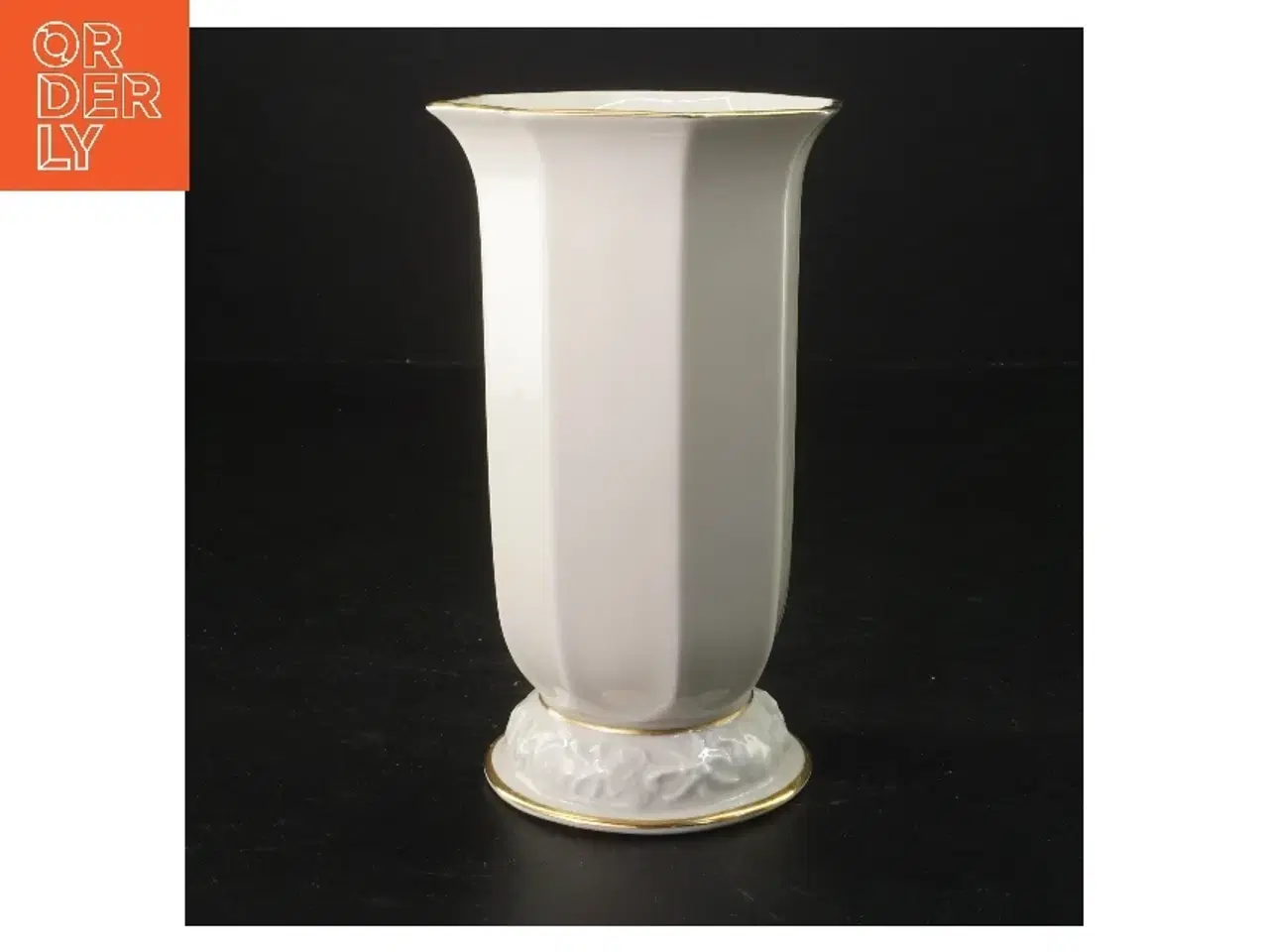 Billede 1 - Elegant porcelænsvase med gulddetaljer fra Edelweiß (str. 17x10 cm)