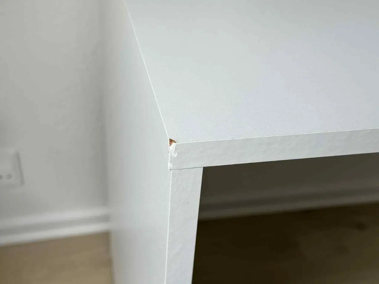 Billede 2 - Skrivebord med små defekter 116x75x60