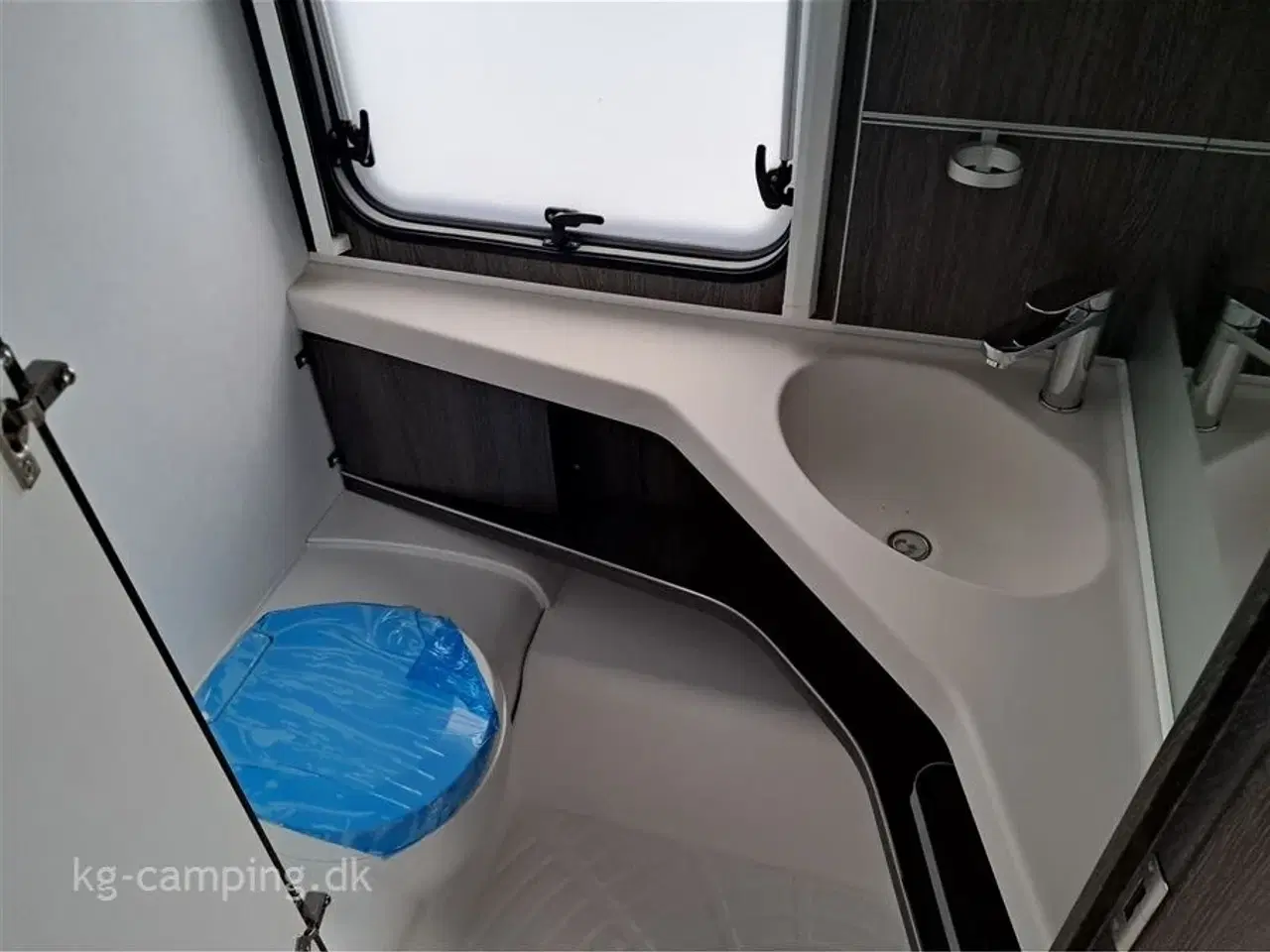 Billede 10 - 2024 - Fendt Diamant 560 SGW   Enkeltsenge med udtræk samt ende rundsiddegruppe - Nu med ALDE centralvarme og vandbåren gulvvarme.