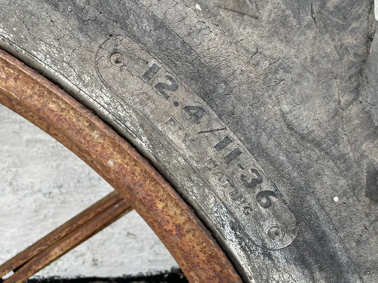 Billede 4 - Tvillingehjul 12.4/11-36