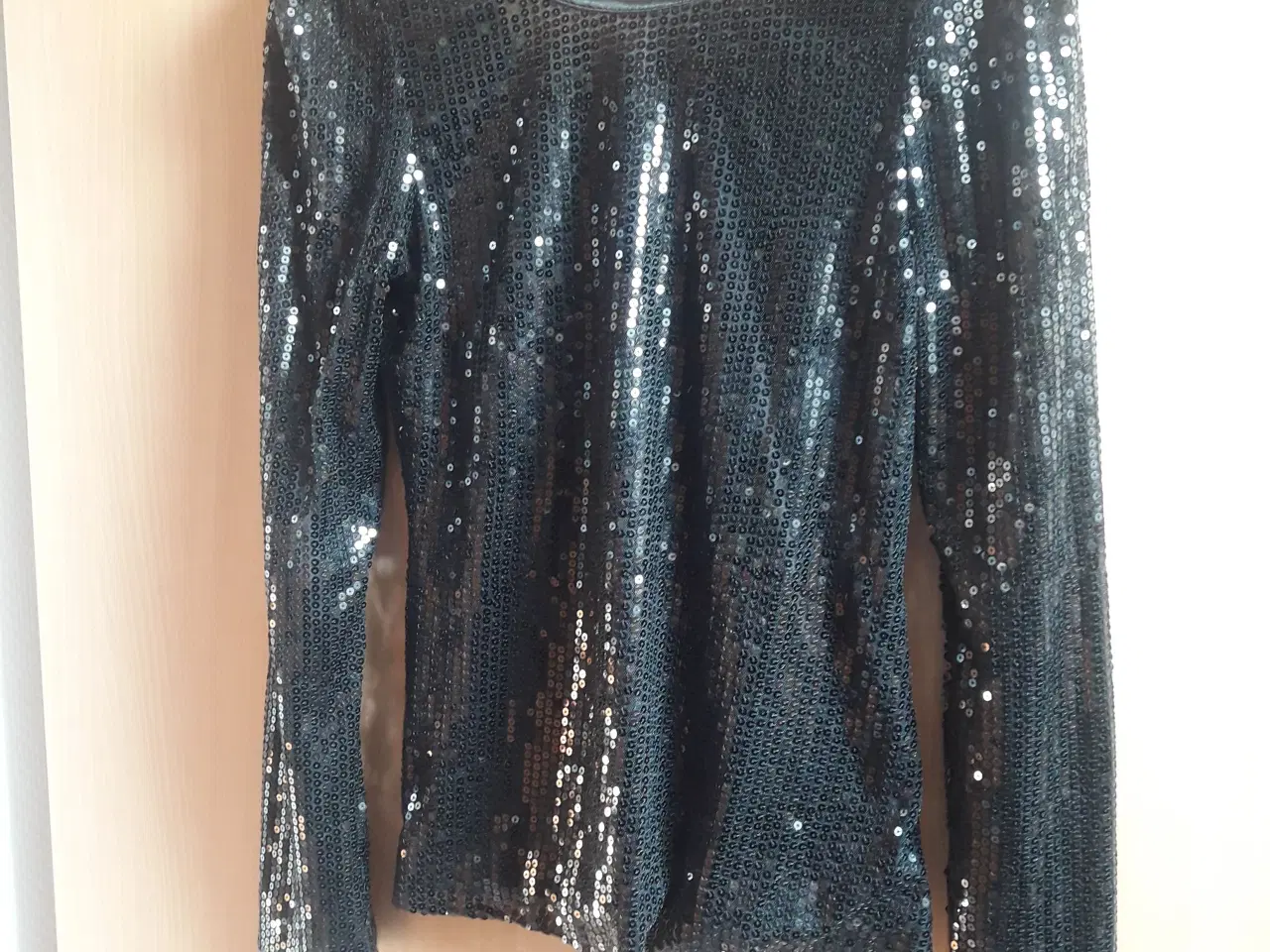 Billede 1 - fin bluse med palietter fra Vera Moda
