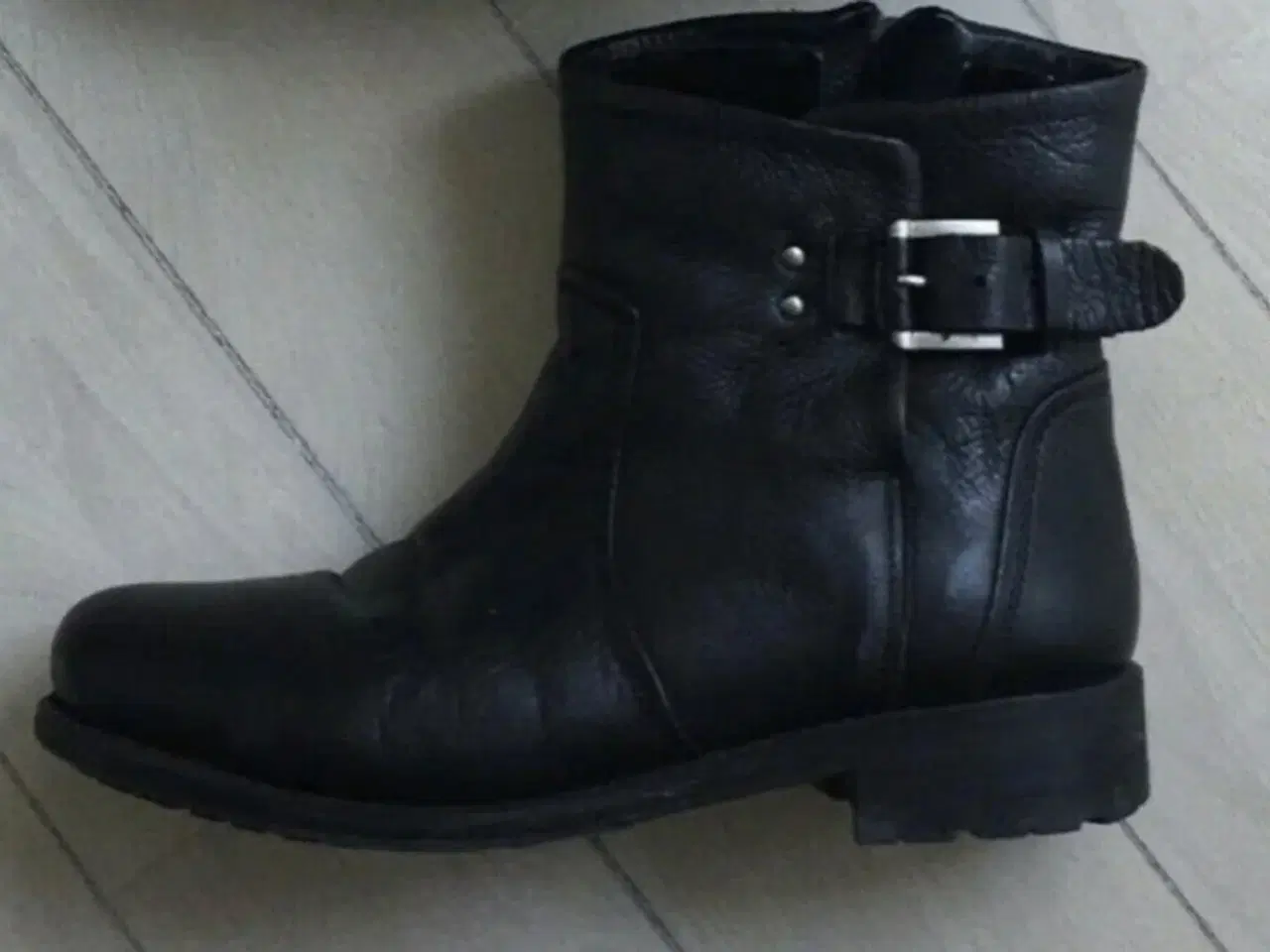 Billede 1 - Sortelæderstøvler med lammeskindsfoer