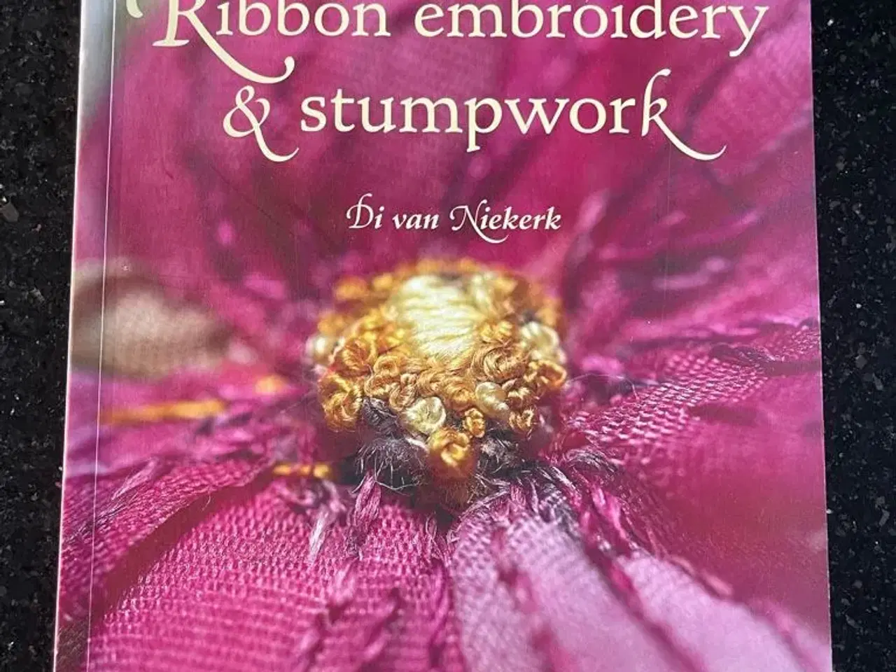 Billede 1 - Bog - Ribbon Embroidery & stumpwork