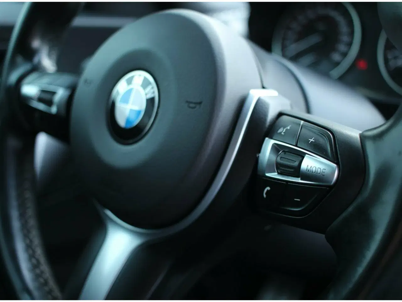 Billede 10 - Velholdt 2013 BMW 1-serie med M-udstyr