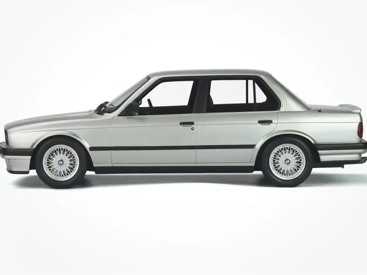 Billede 3 - 1:18 BMW 325i E30 1988
