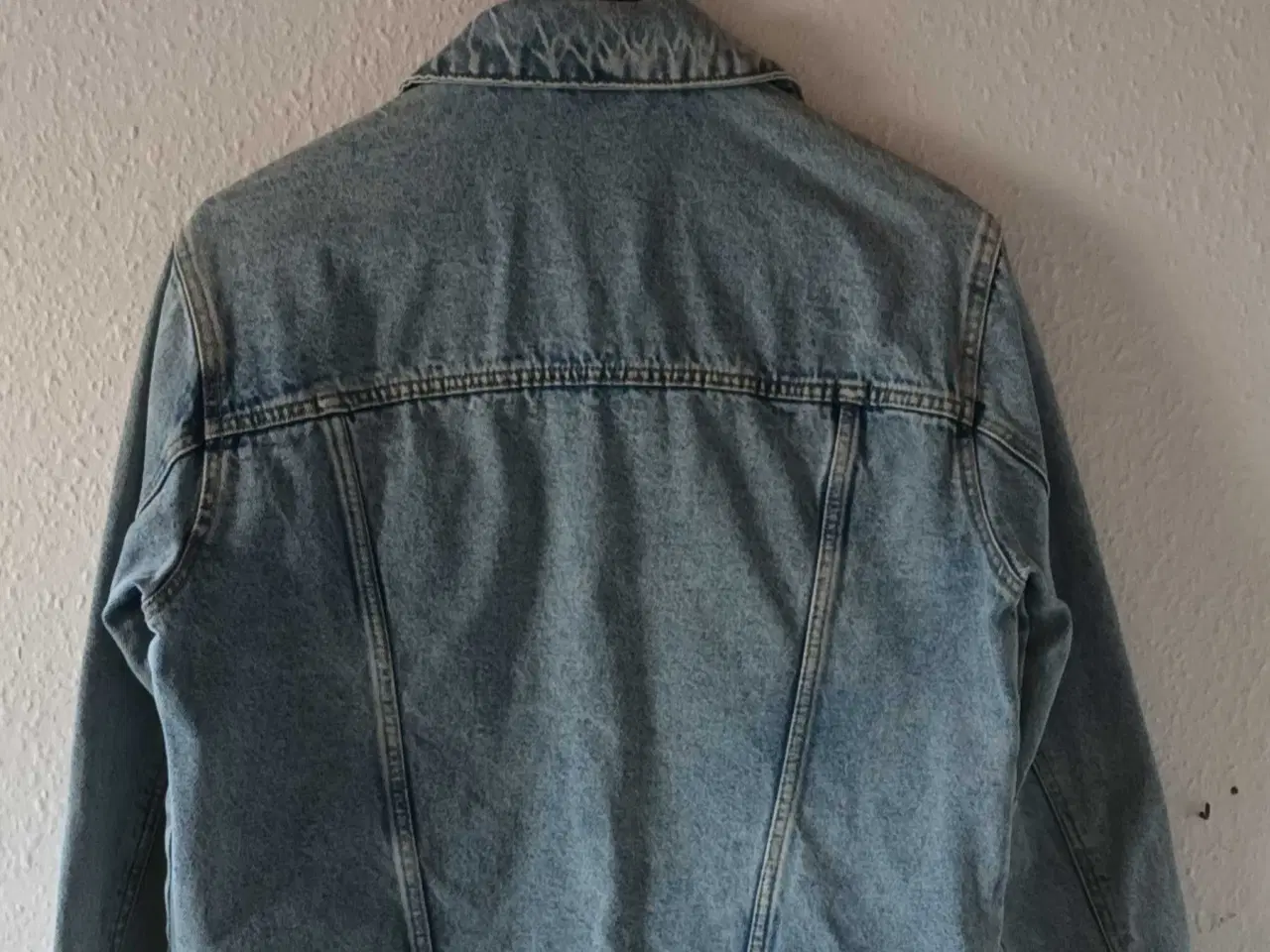 Billede 2 - Denim jakke str S