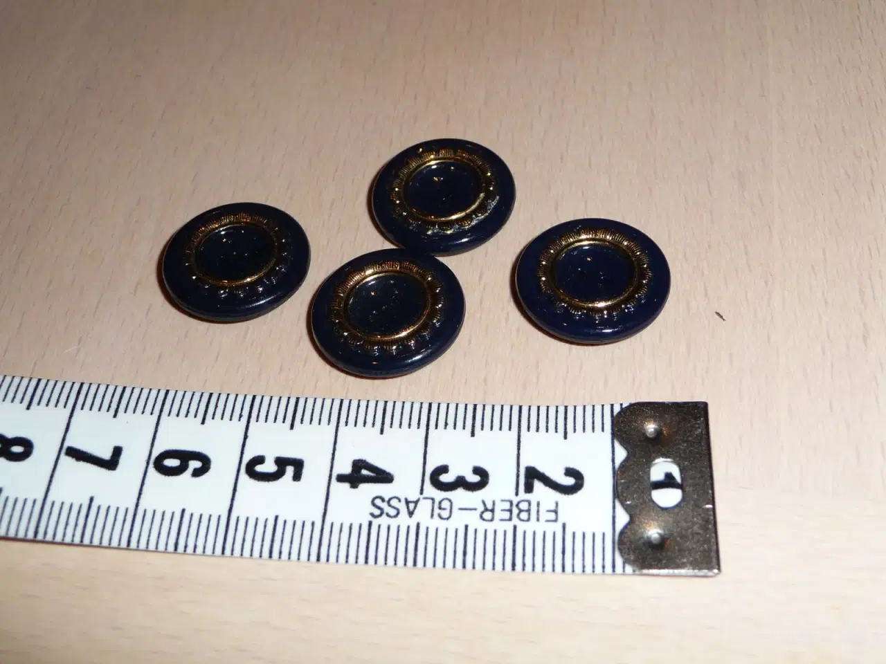 Billede 1 - blå knapper med guld kandt