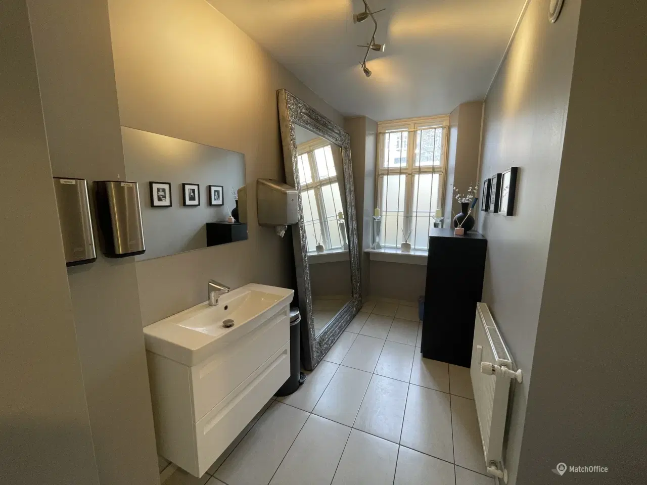 Billede 24 - SUPER GODT BELIGGENDE HJØRNELEJEMÅL UDLEJES