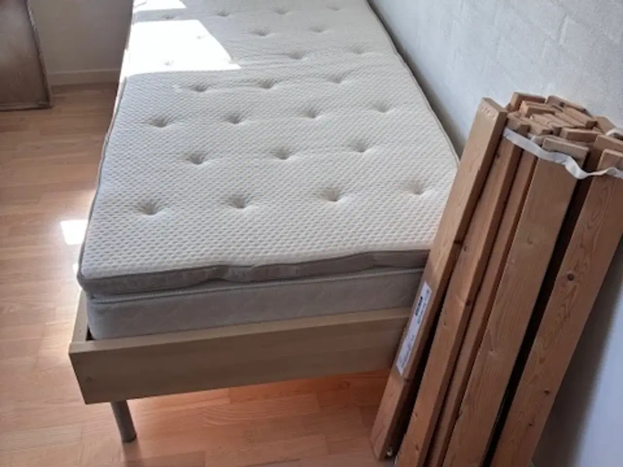 Billede 1 - Sengeramme med boxmadras og topmadras