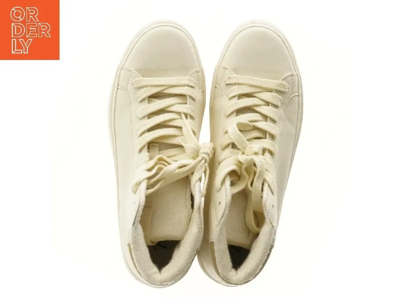 Billede 2 - Hvide hi-top sneakers fra Zara (str. 41 )