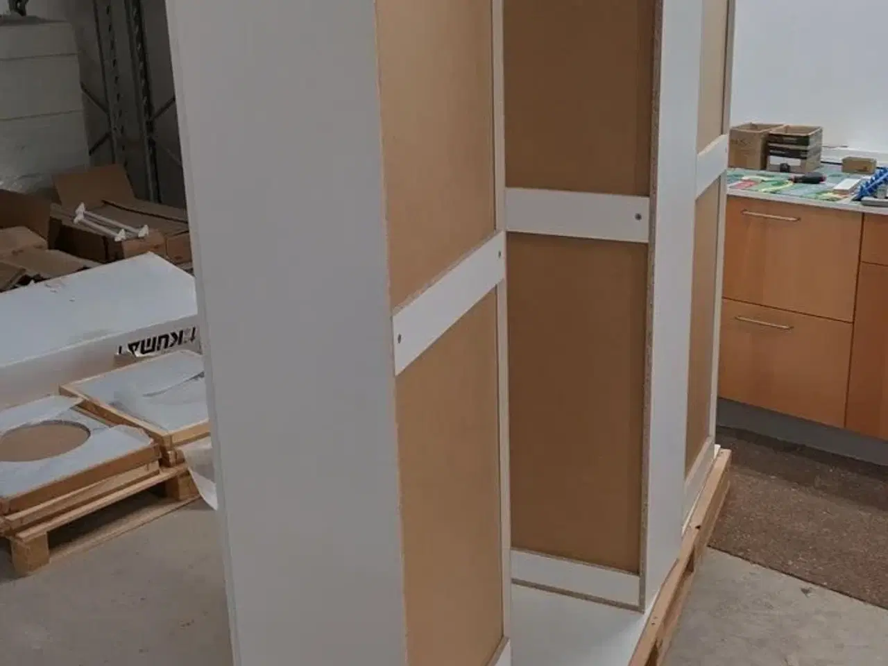 Billede 3 - 4 stk. usamlet højskabe H: 195,2 x B: 60 x D: 34,0 med låge og 16 hylder