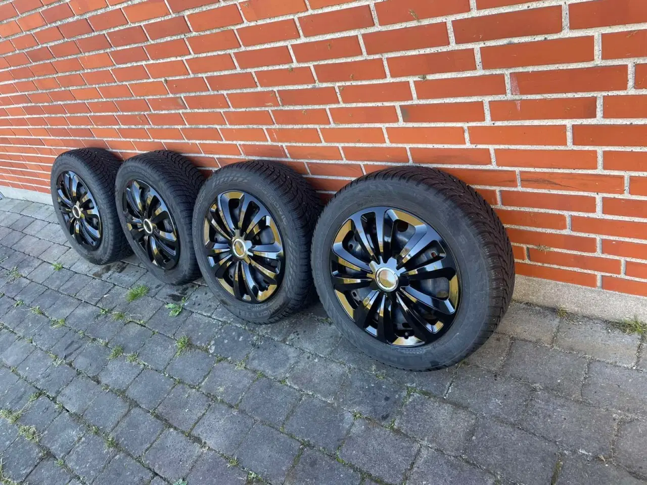Billede 3 - 15” Komplet vinterhjul med næsten ny dæk på