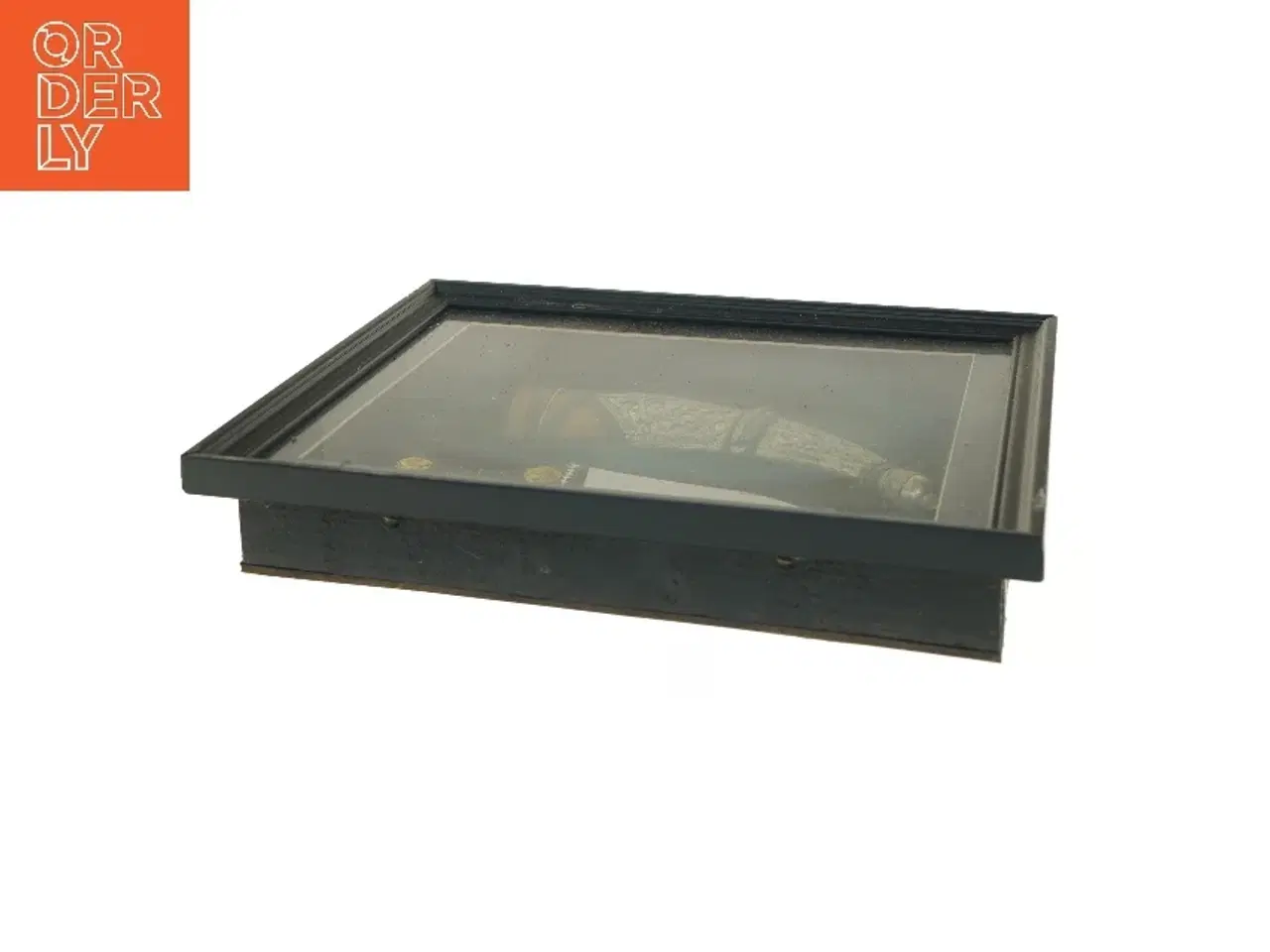 Billede 3 - Dekorativ ramme med kniv og skede (str. 33,5x40,5 cm)