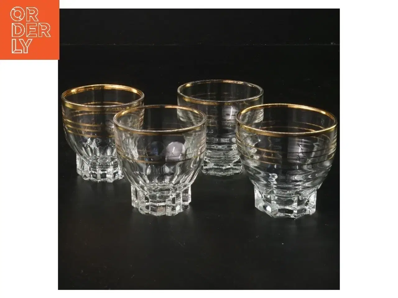 Billede 1 - Sæt med 4 glas med gylden kant (str. 4 stk Ø 6,5 cm længde 6 cm)
