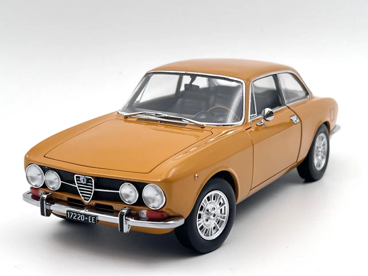 Billede 1 - 1970 Alfa Romeo 1750 GTV 1:18  Super flot