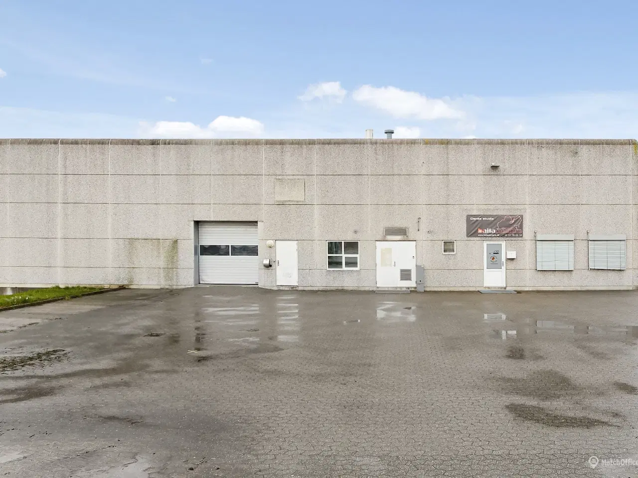 Billede 6 - Højloftet lagerhal med to læsseramper