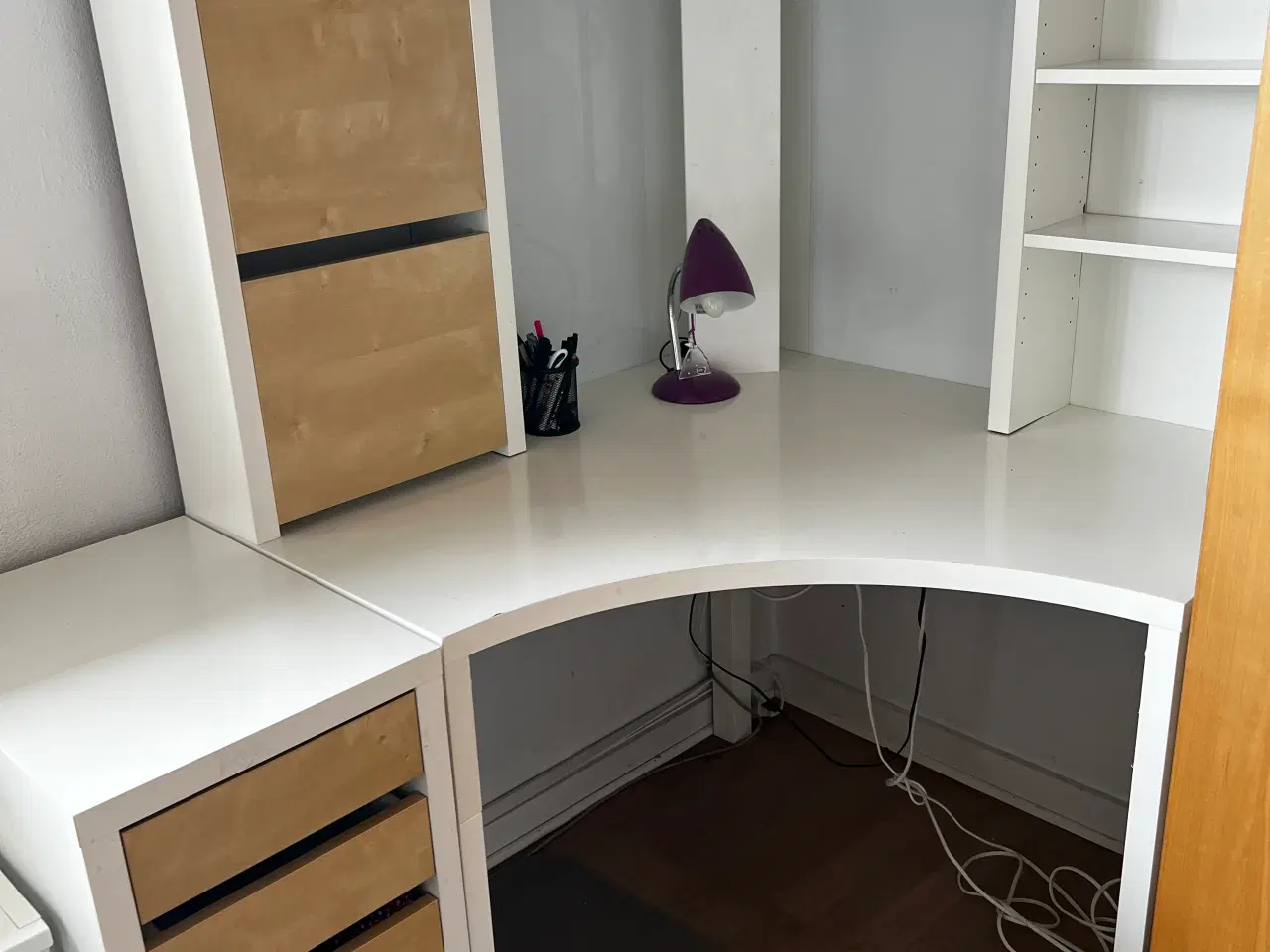 Billede 1 - SKRIVEBORD -Afhentes gratis