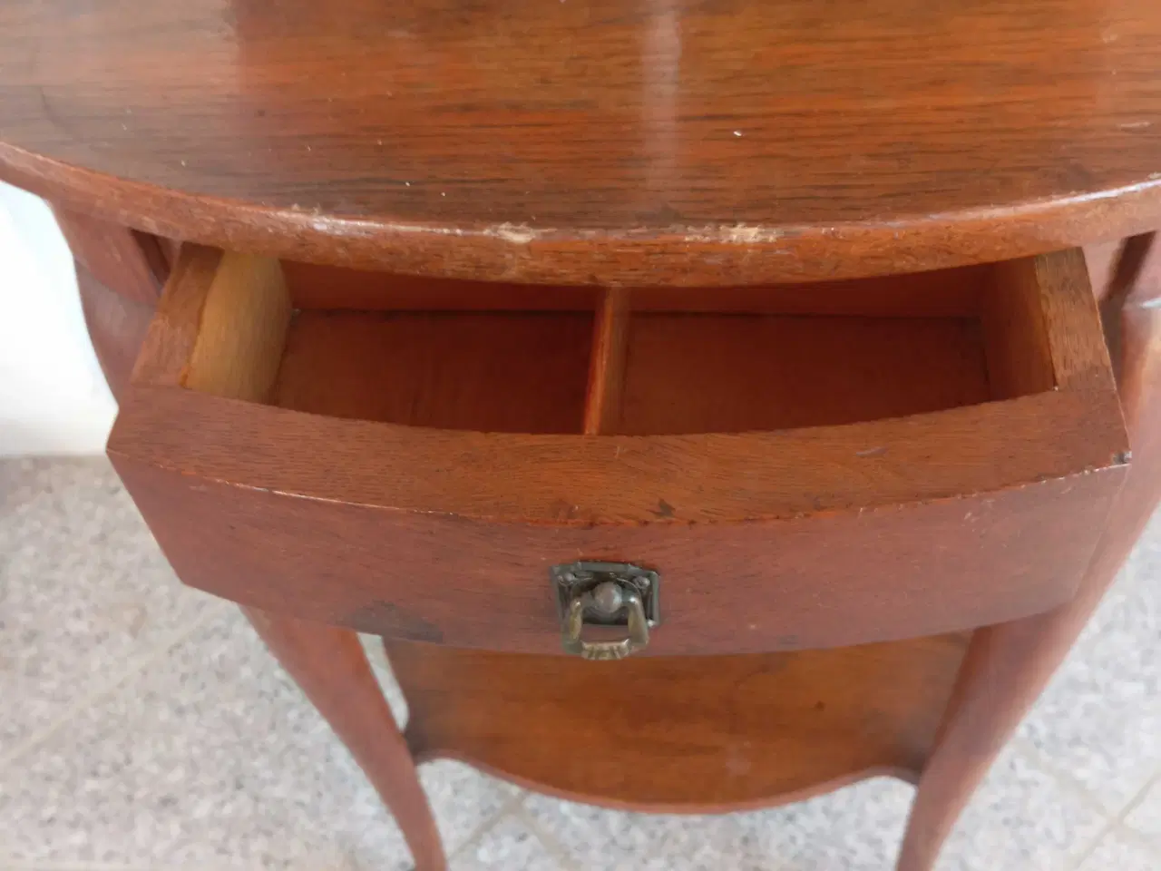 Billede 3 - Tobaks Bord i Egetræ.