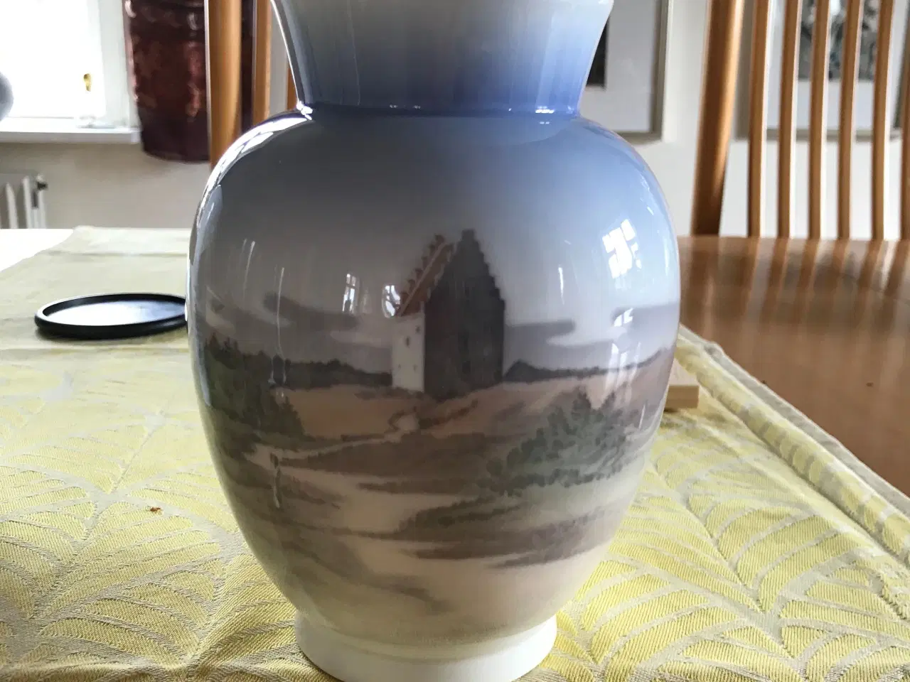 Billede 1 - Royal Copenhagen vase med Den tilsandede Kirke