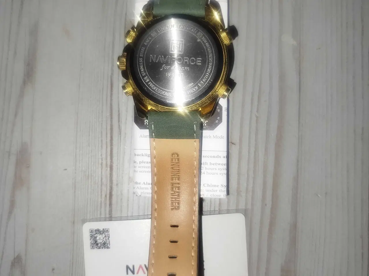 Billede 4 - Flot stort ur med tyk læderrem i en flot armygrøn 