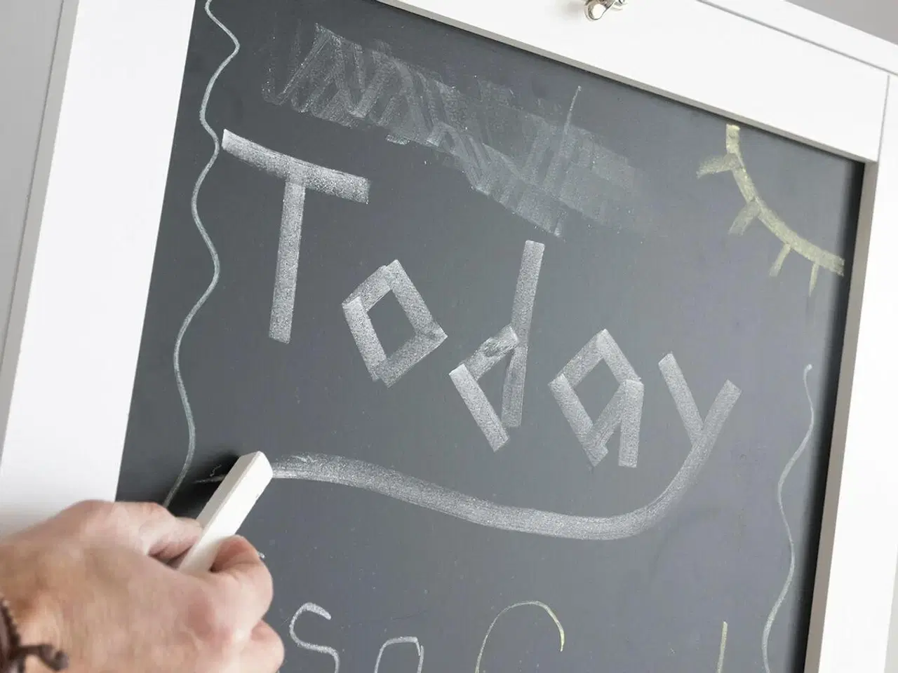 Billede 5 - Vægmonteret klapbord Woldy fra - hvid skrivebordsløsning