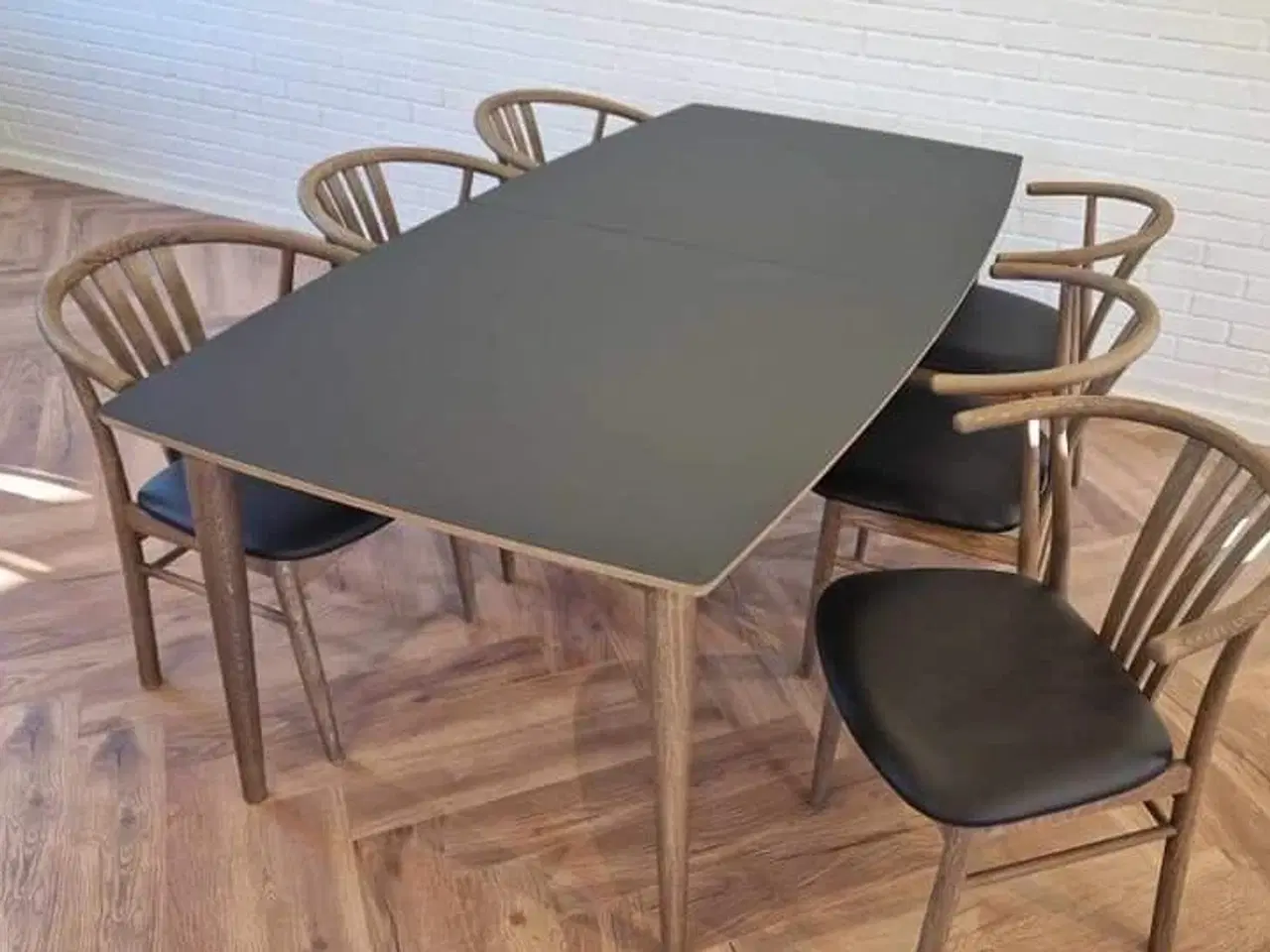 Billede 1 - Nyt spisebord med 6 stole 